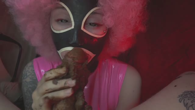 SweetBettyParlour – Midnight Golden Poo Stroking